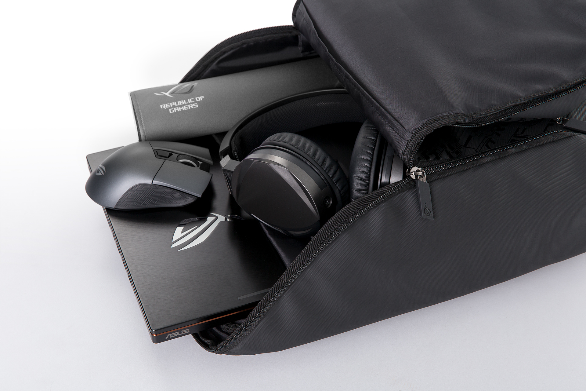 ASUS ROG Ranger BP1500 Rucksack 2